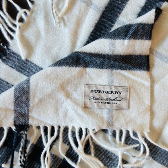 Burberry Cashmere Scarf - Picture 2 of 4